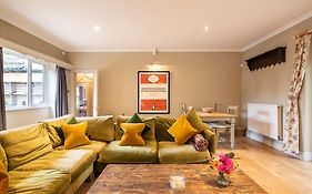 Spacious Country Cottage Sleeps 7 Near Bath Fire Pit Dog Friendly